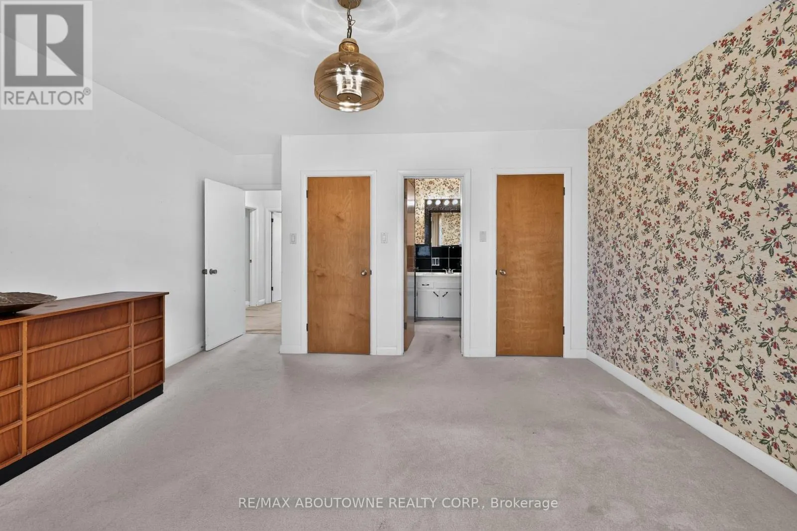 2086 GLENFOREST CRESCENT