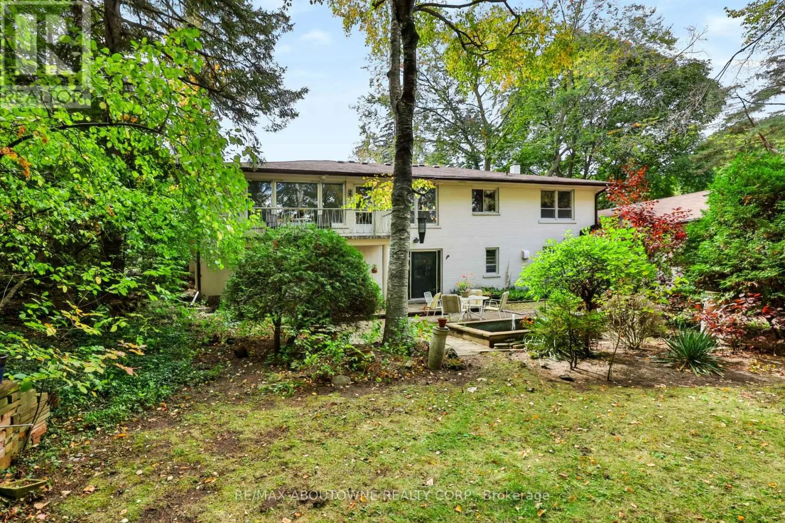 2086 GLENFOREST CRESCENT