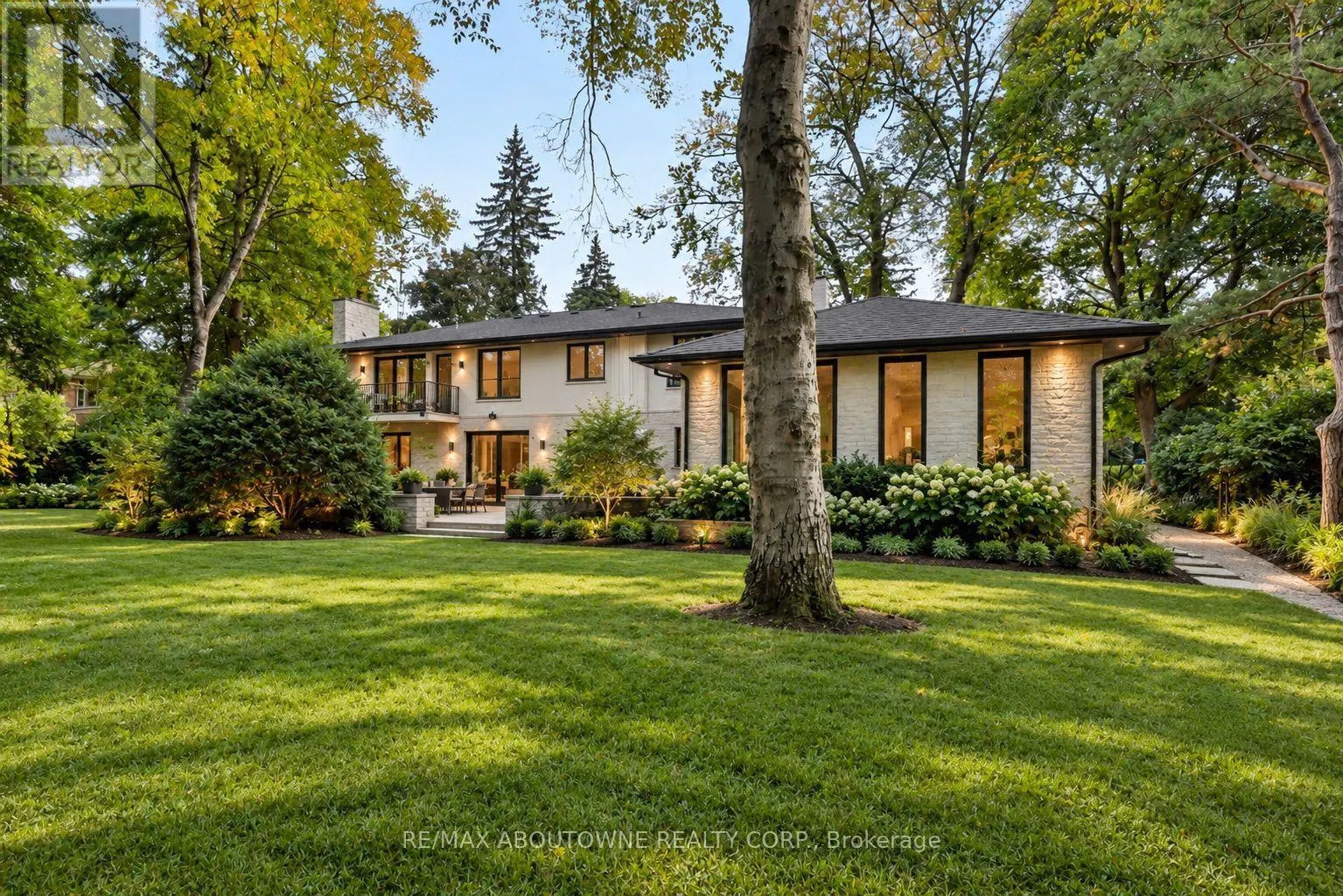 2086 GLENFOREST CRESCENT