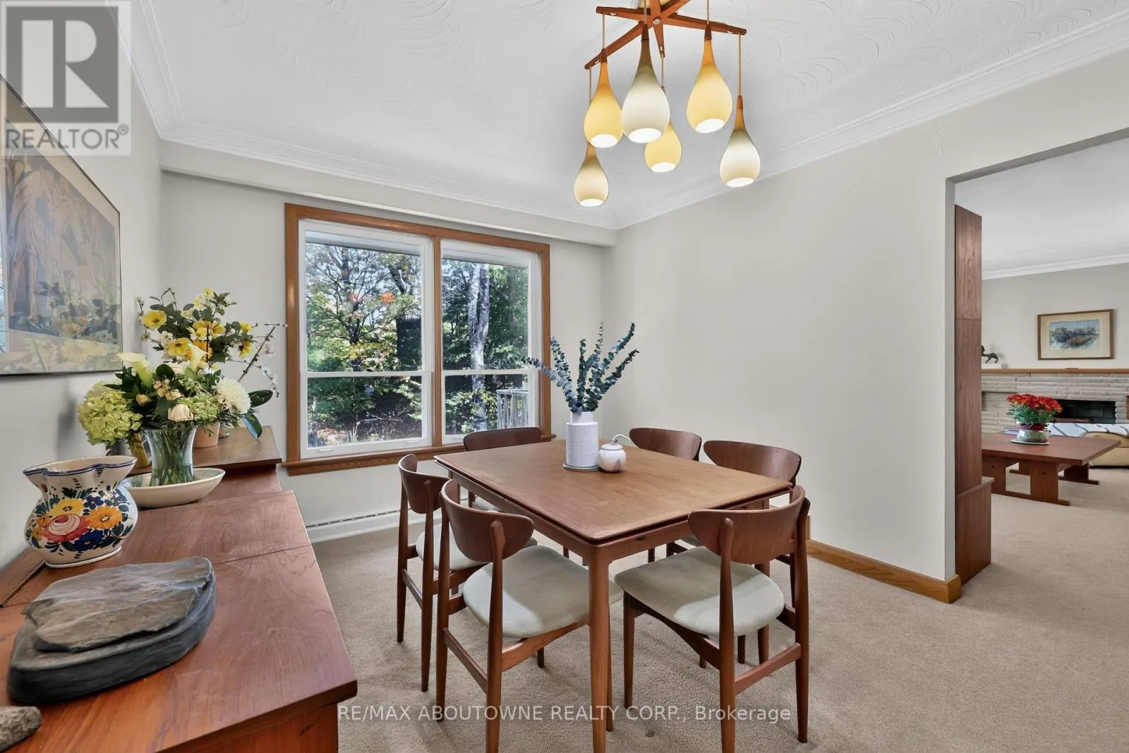 2086 GLENFOREST CRESCENT