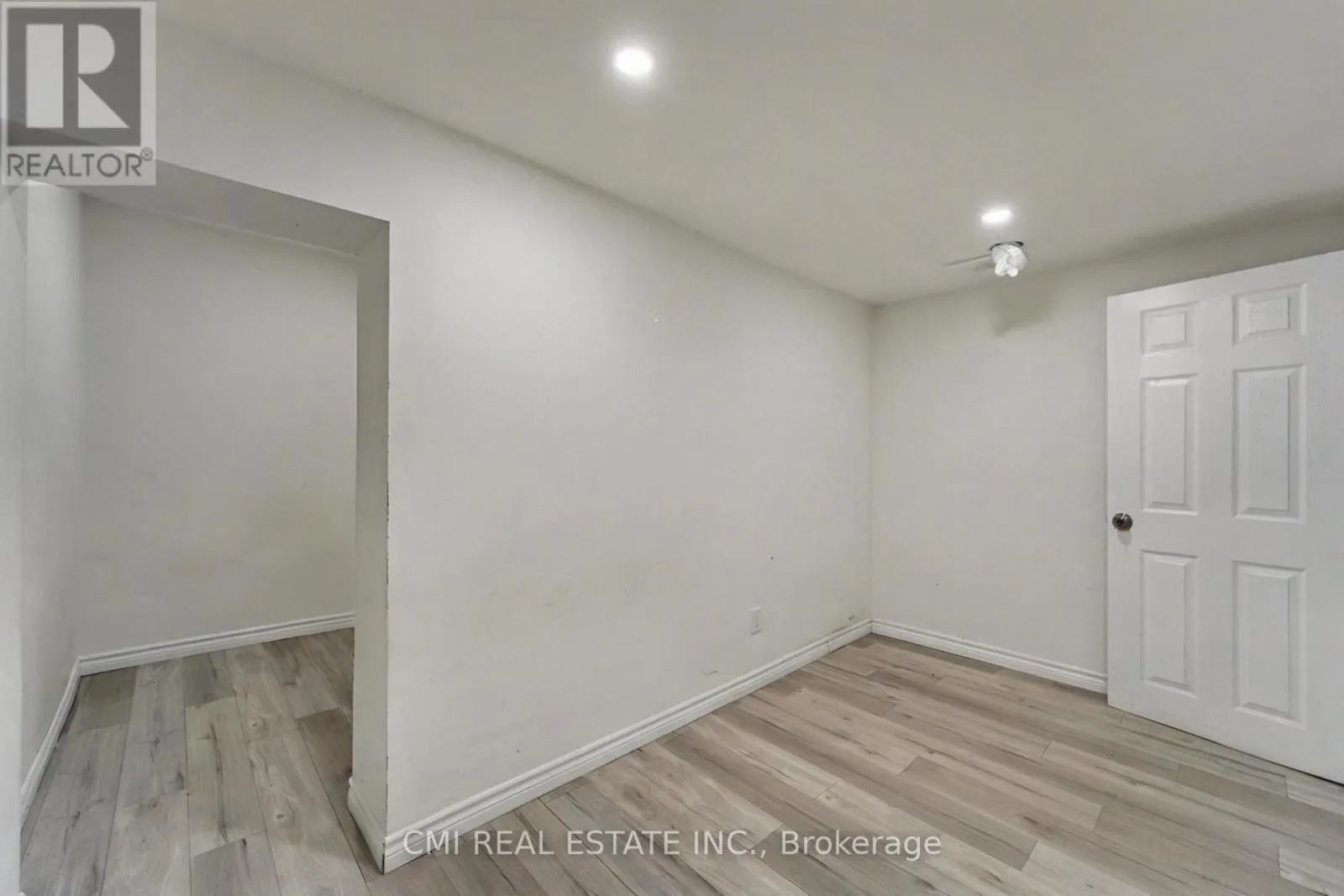 2610 ISLINGTON AVENUE