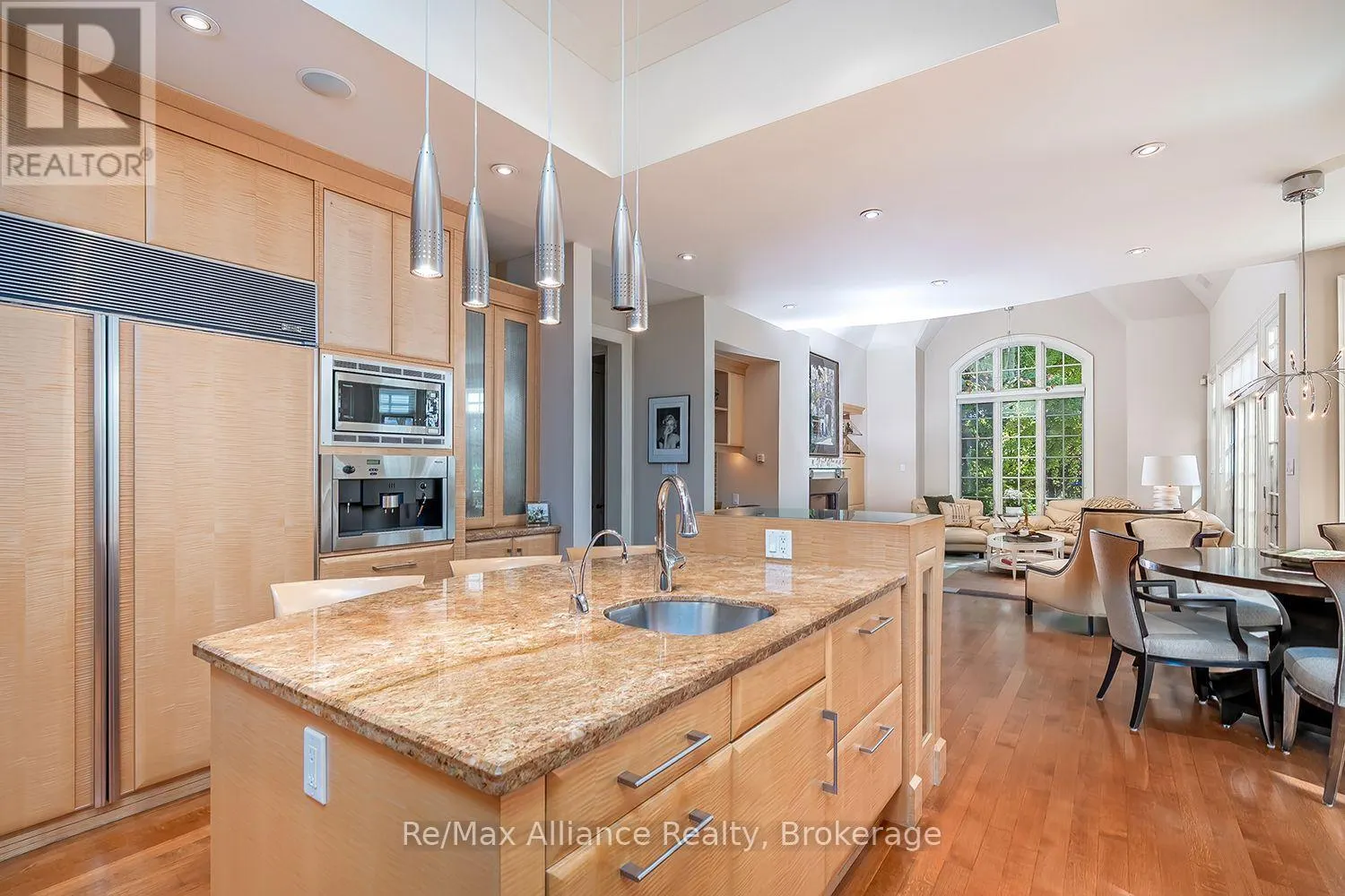 1426 LAKESHORE ROAD E