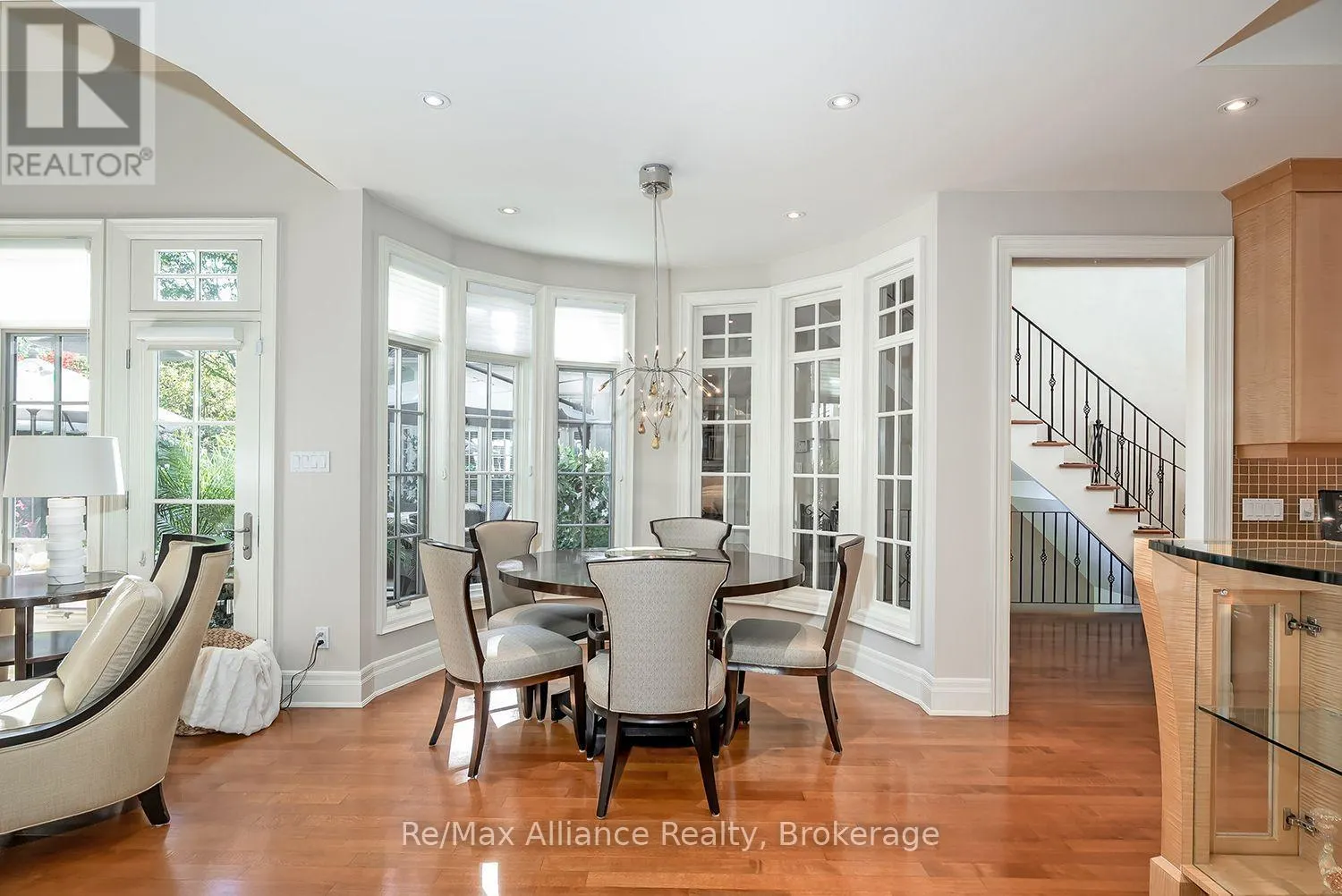 1426 LAKESHORE ROAD E