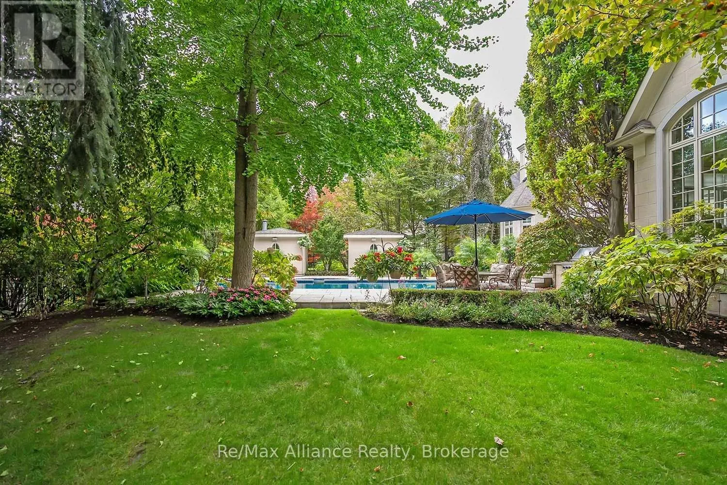 1426 LAKESHORE ROAD E