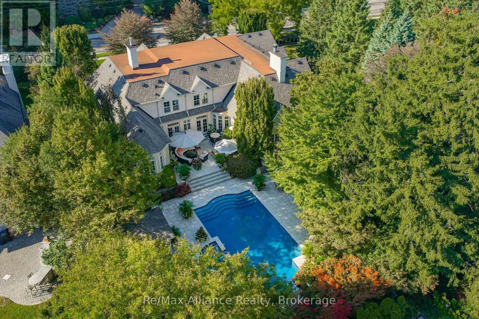 1426 LAKESHORE ROAD E