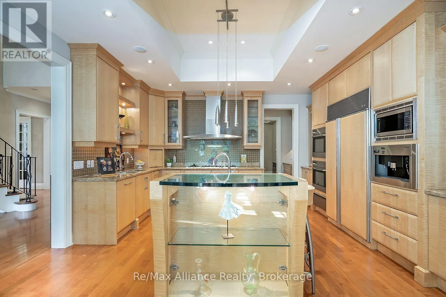 1426 LAKESHORE ROAD E