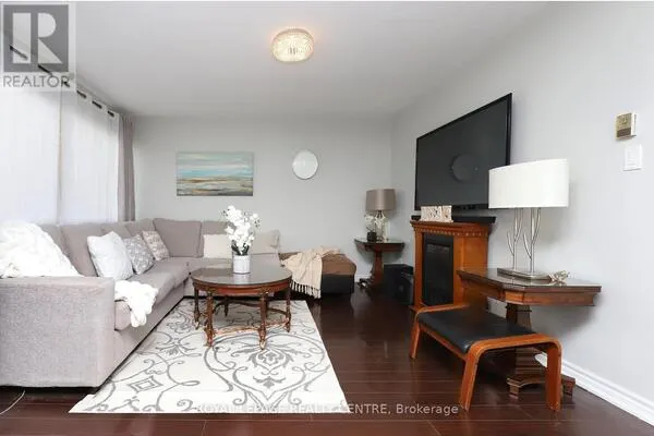 171 - 1055 DUNDAS STREET E