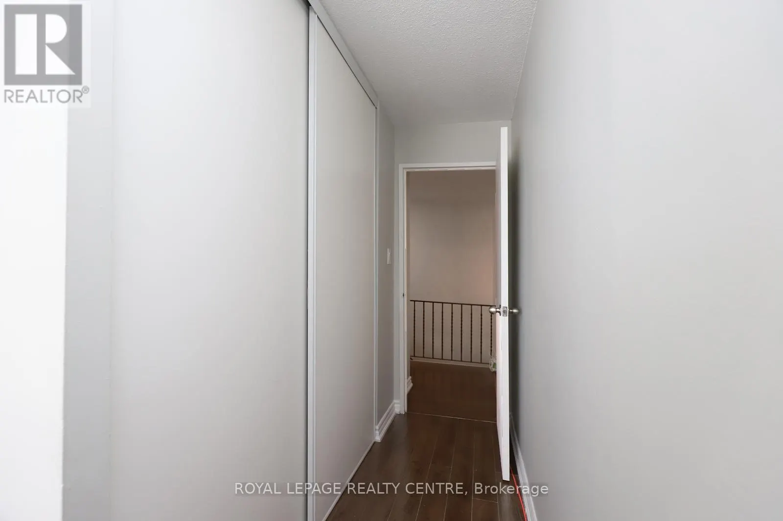 171 - 1055 DUNDAS STREET E