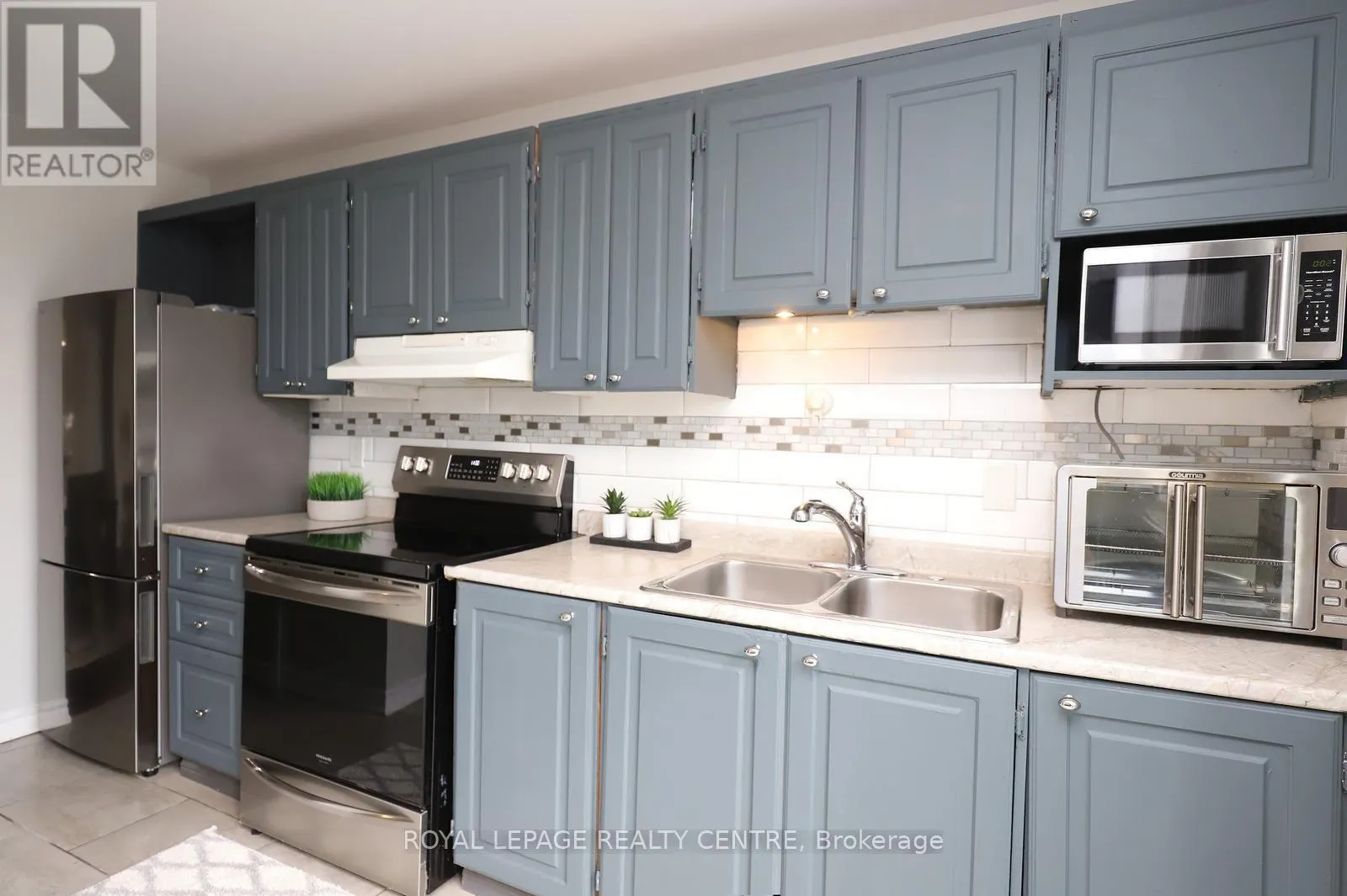 171 - 1055 DUNDAS STREET E