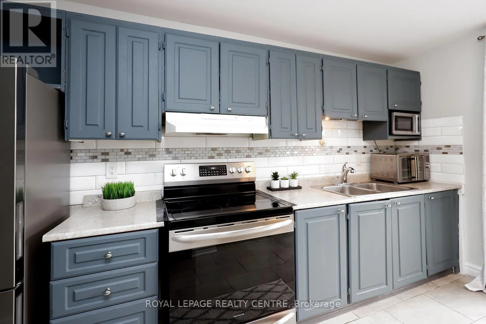171 - 1055 DUNDAS STREET E