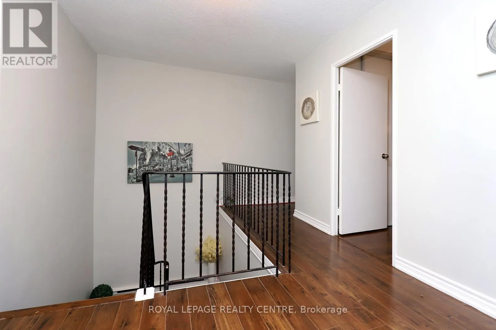 171 - 1055 DUNDAS STREET E