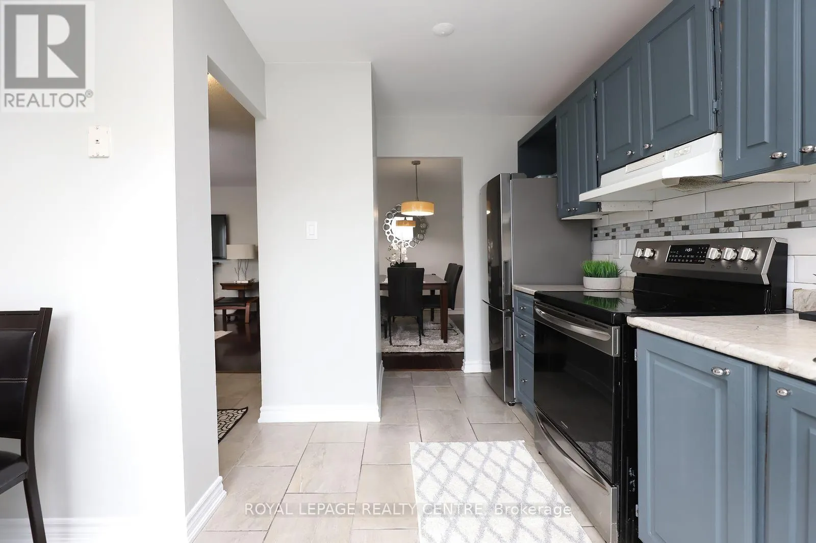171 - 1055 DUNDAS STREET E