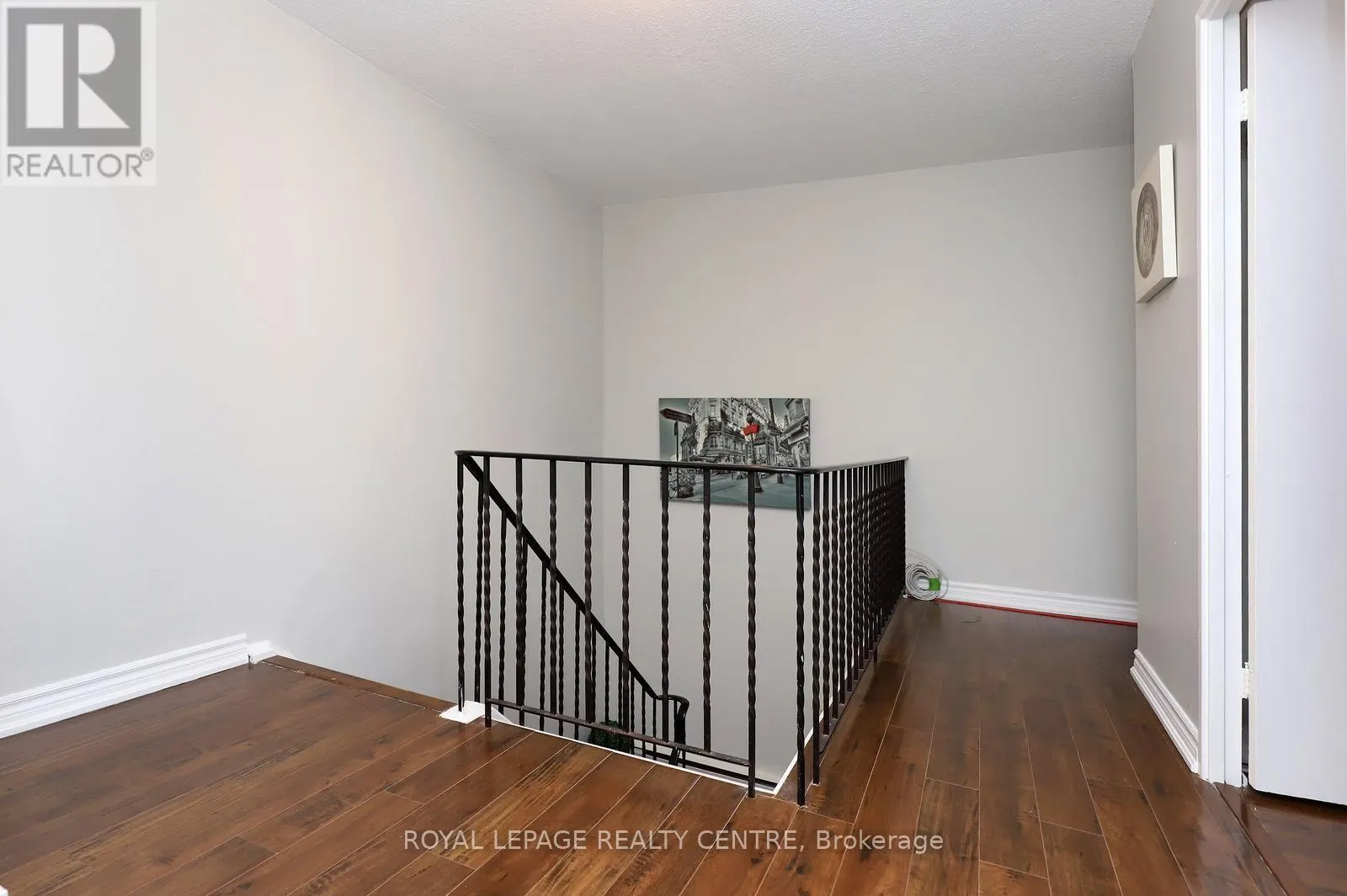 171 - 1055 DUNDAS STREET E