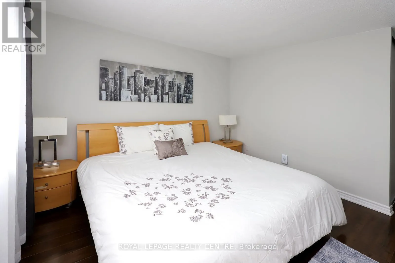 171 - 1055 DUNDAS STREET E