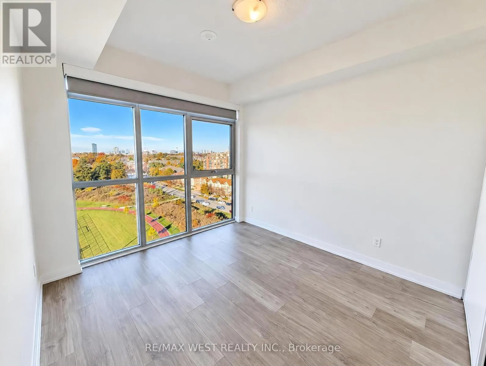 918 - 251 MAINTOBA STREET