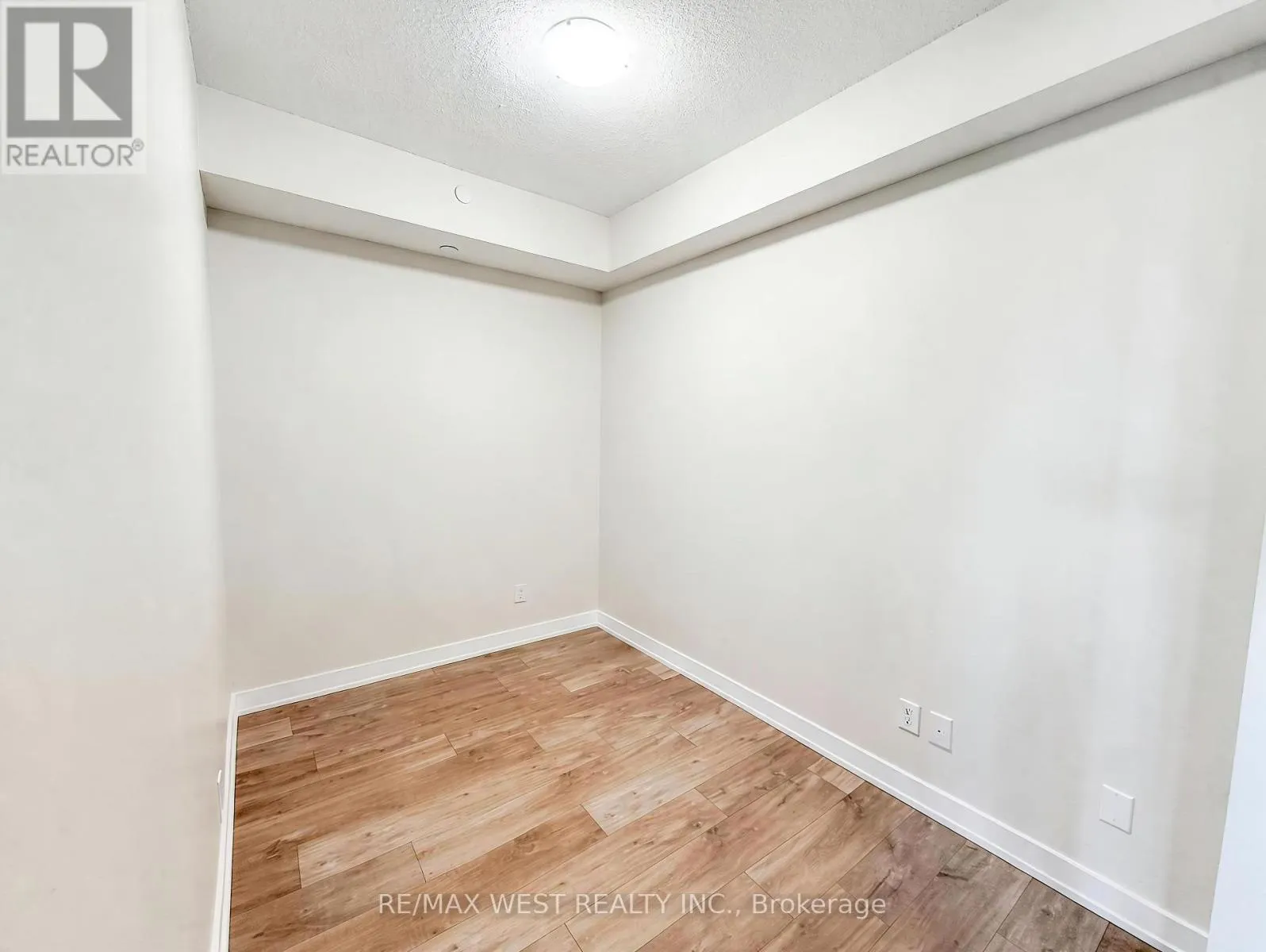 918 - 251 MAINTOBA STREET