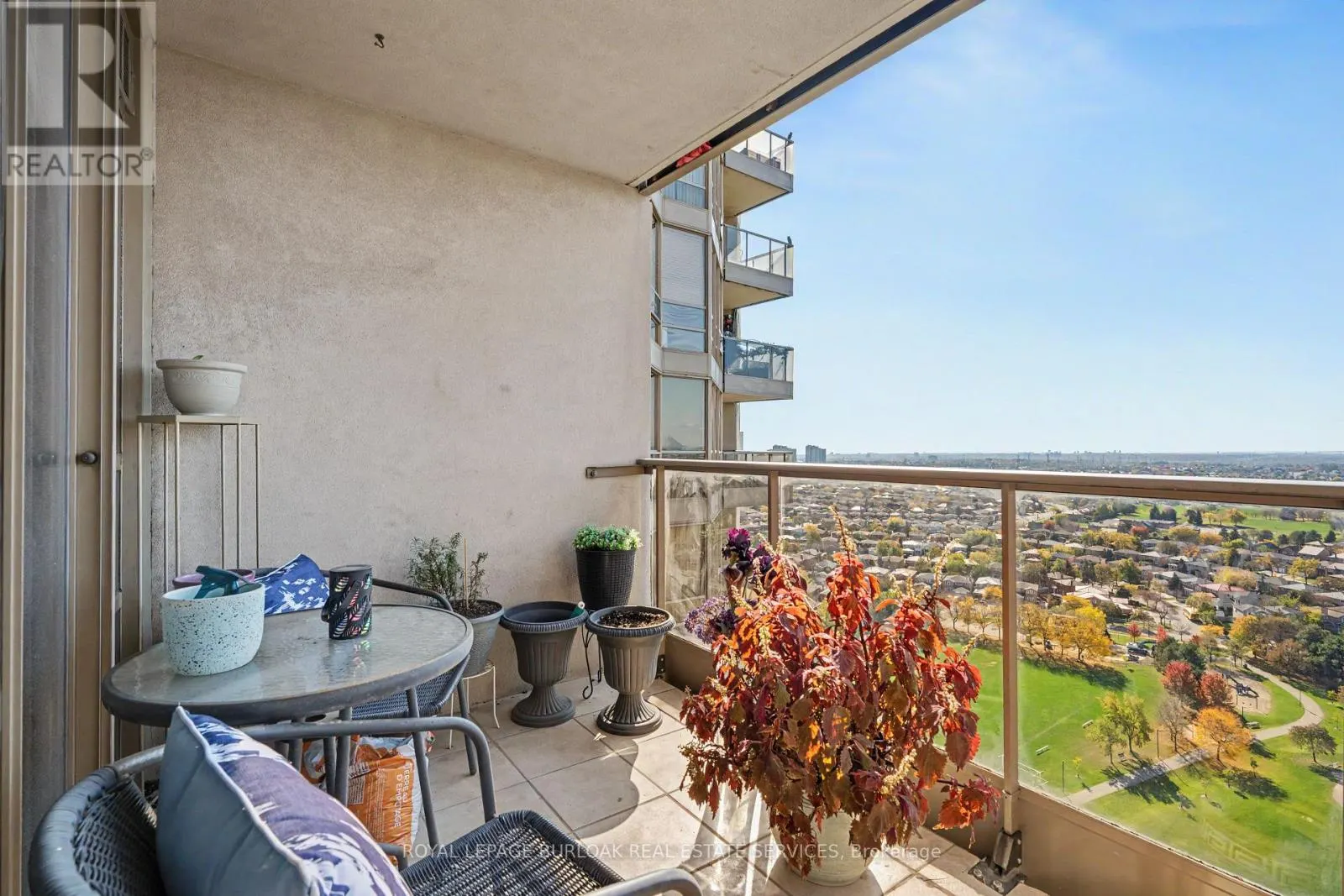 2407 - 45 KINGSBRIDGE GARDEN CIRCLE