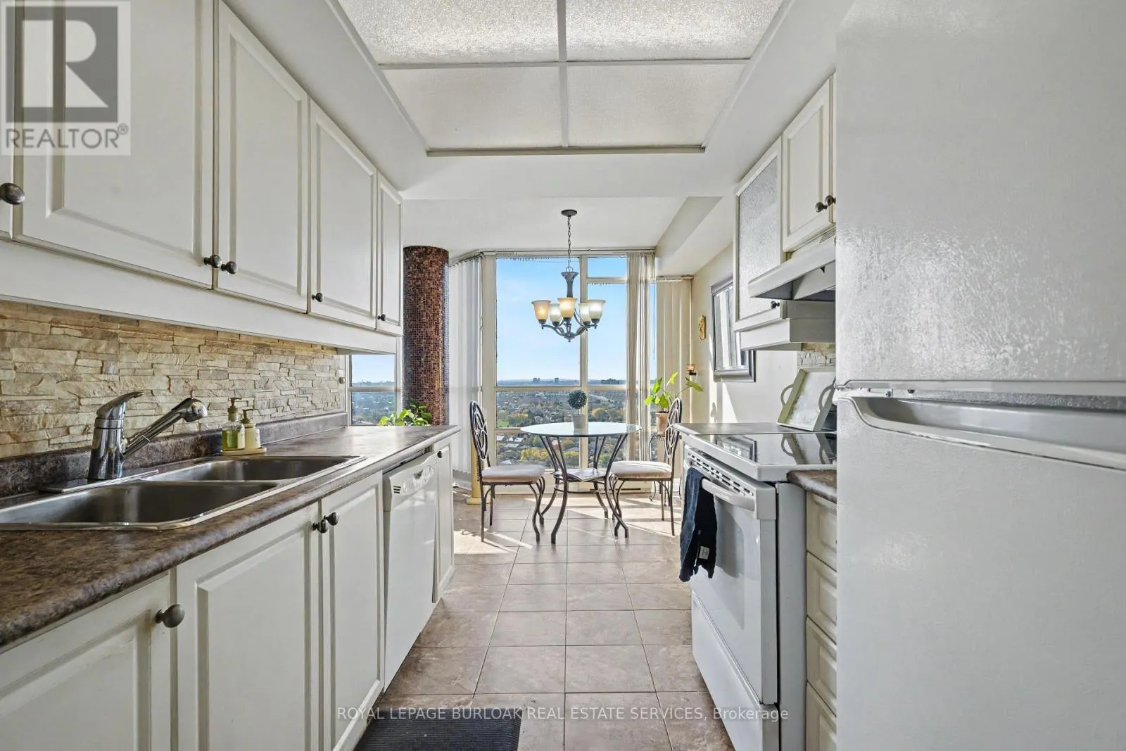 2407 - 45 KINGSBRIDGE GARDEN CIRCLE