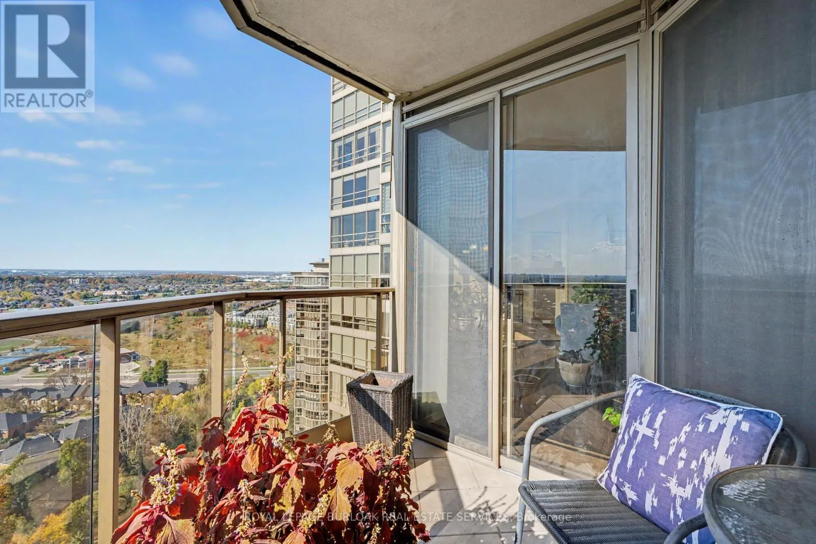 2407 - 45 KINGSBRIDGE GARDEN CIRCLE