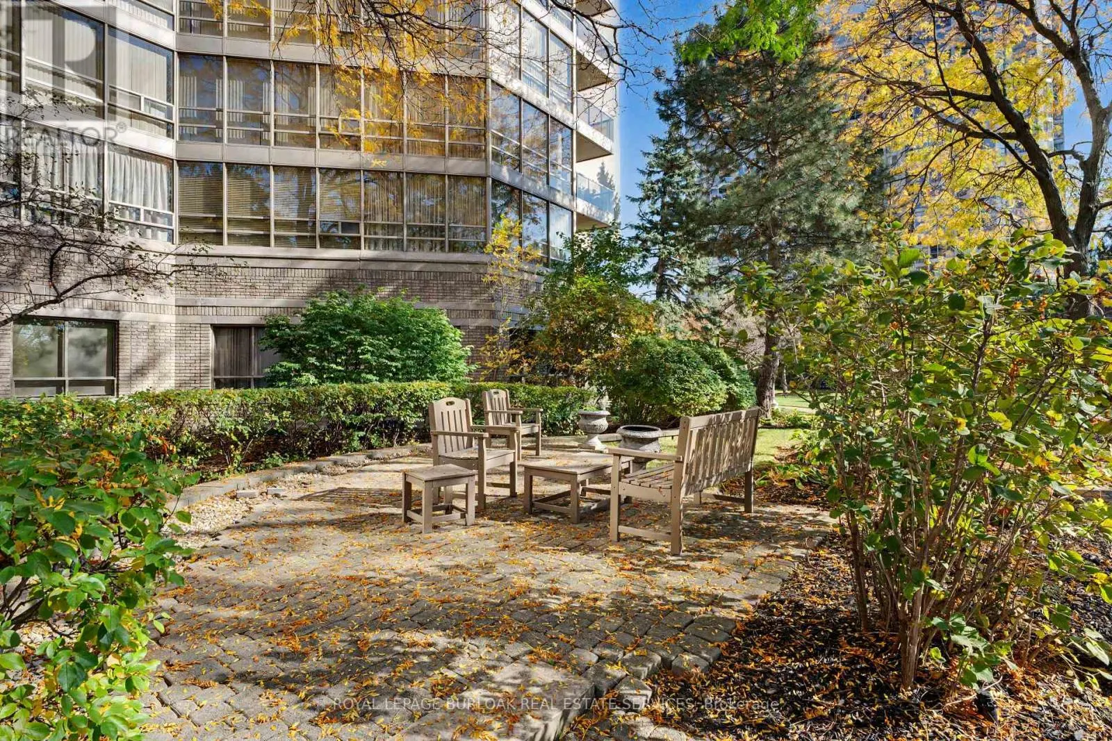 2407 - 45 KINGSBRIDGE GARDEN CIRCLE