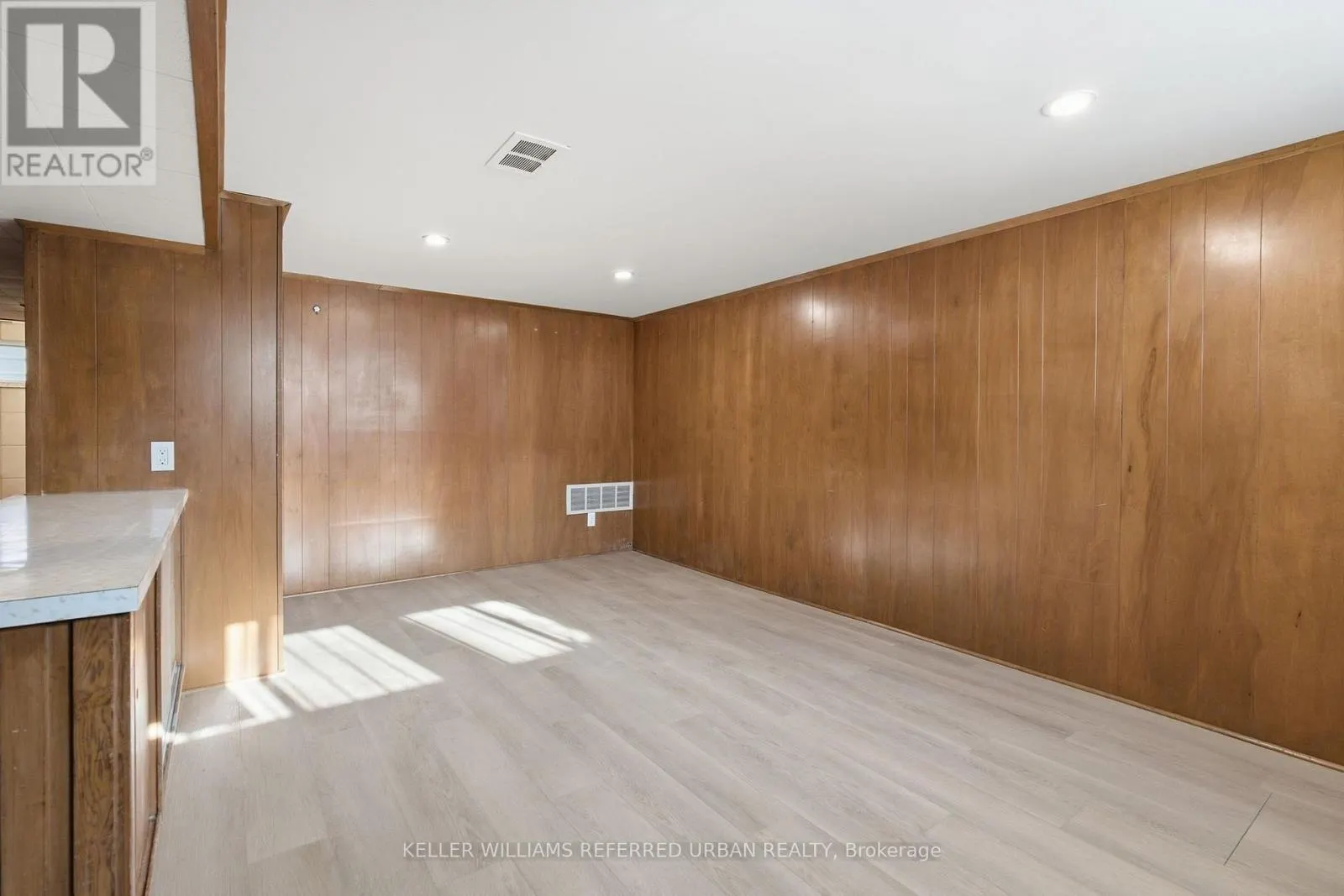 3 DUCKWORTH STREET
