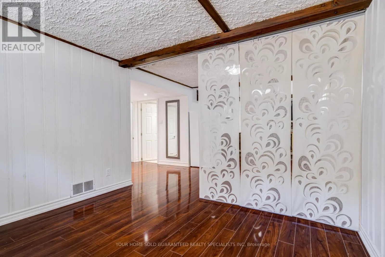5 HALLOW CRESCENT