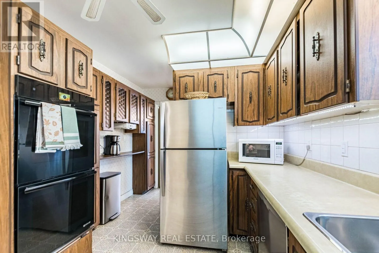 841 WHITNEY DRIVE
