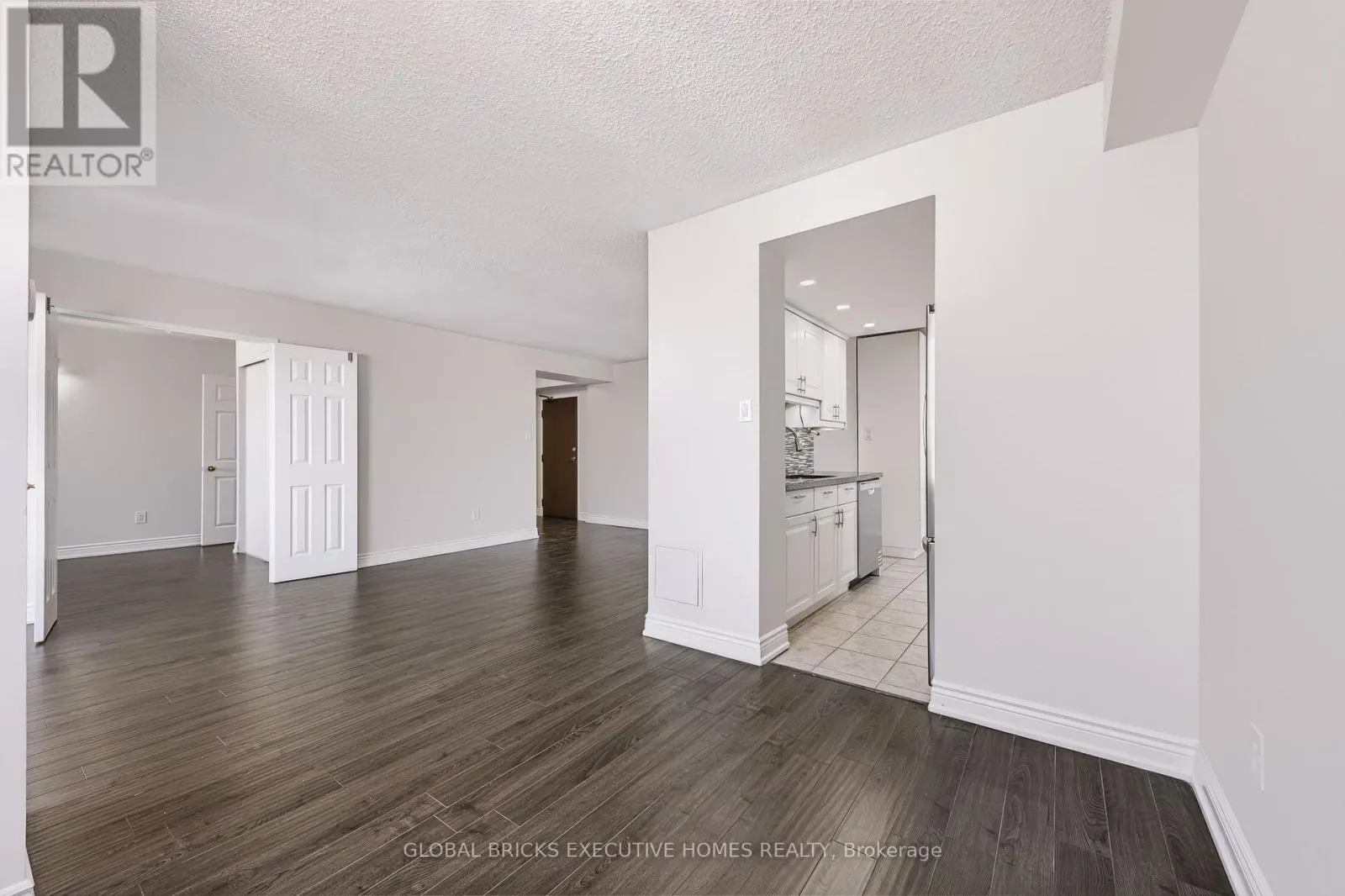 1404 - 5 LISA STREET