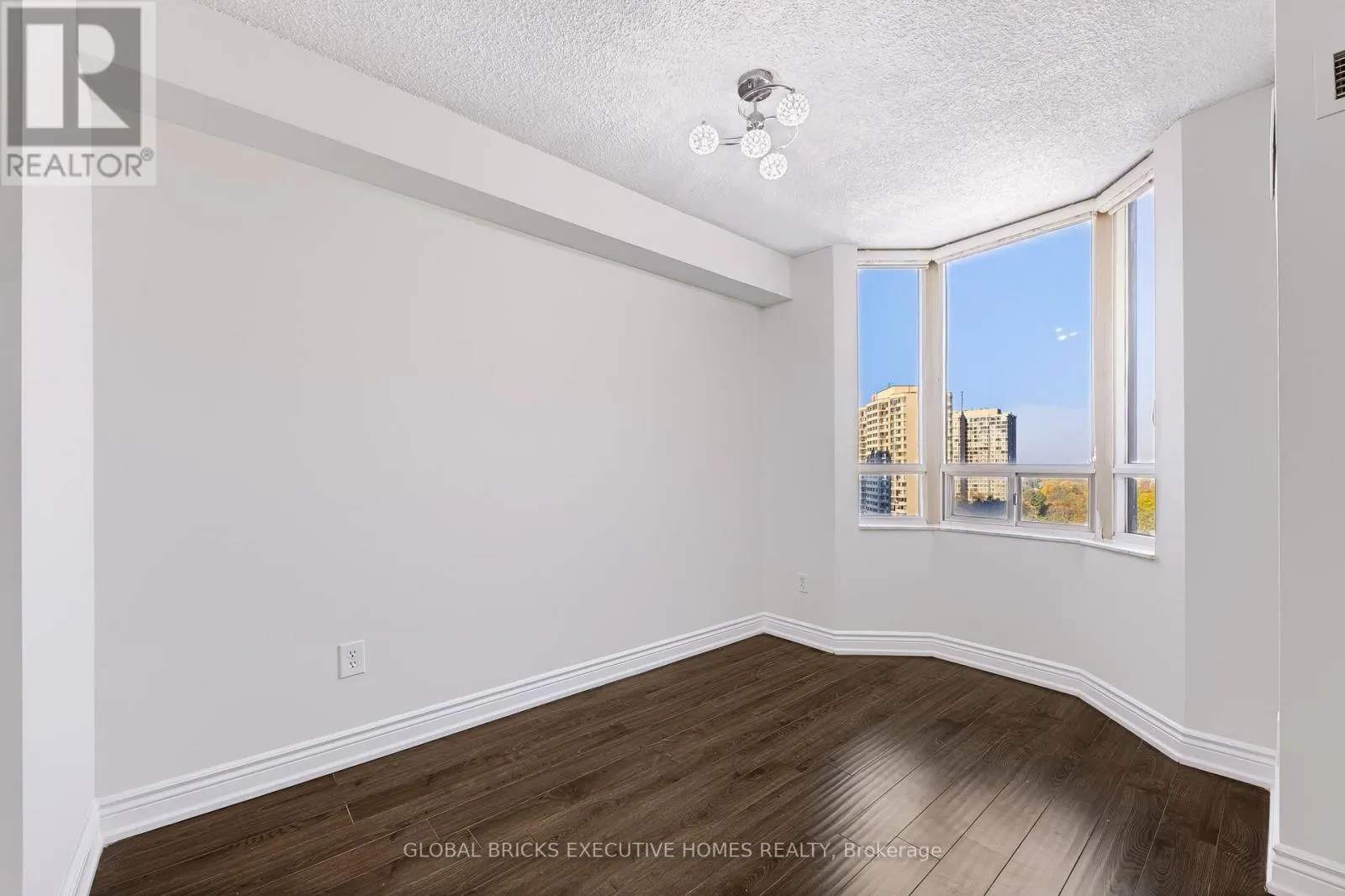 1404 - 5 LISA STREET