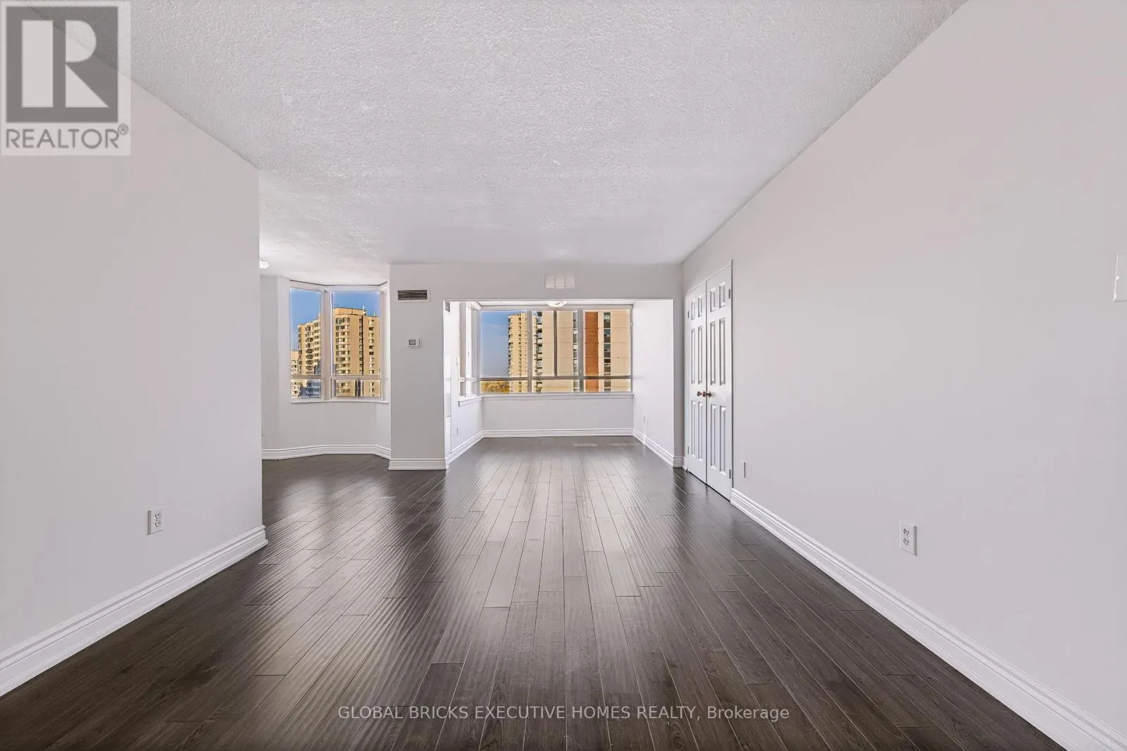 1404 - 5 LISA STREET