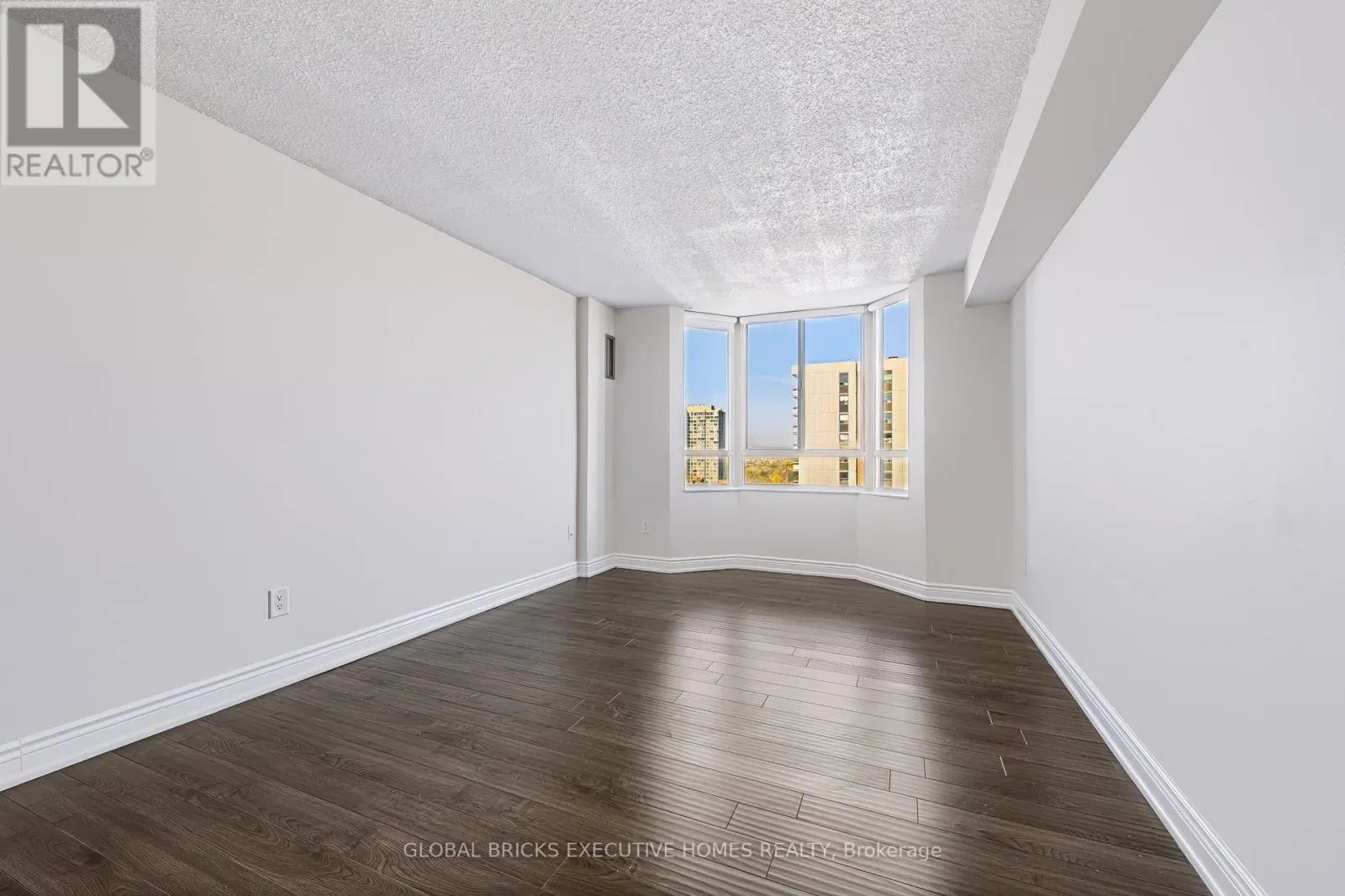 1404 - 5 LISA STREET