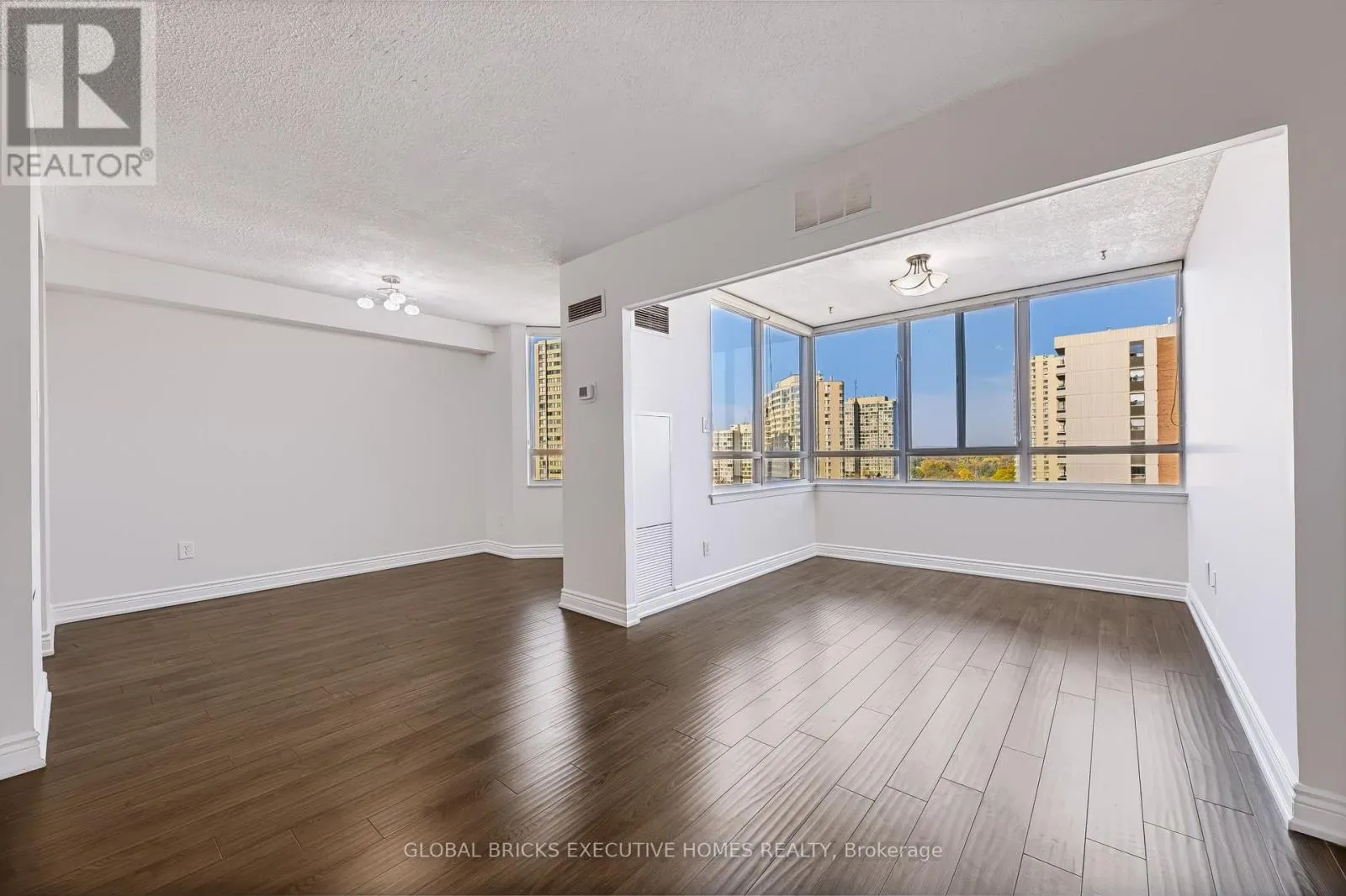 1404 - 5 LISA STREET