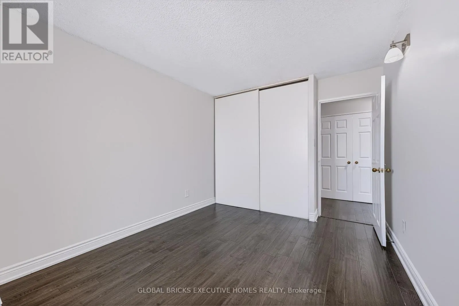 1404 - 5 LISA STREET