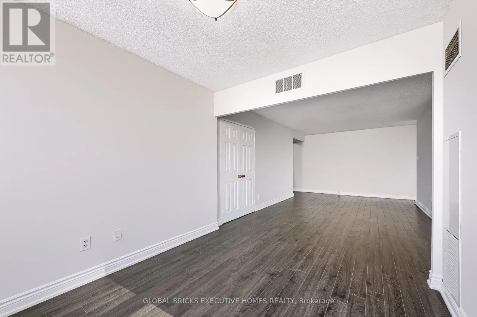1404 - 5 LISA STREET