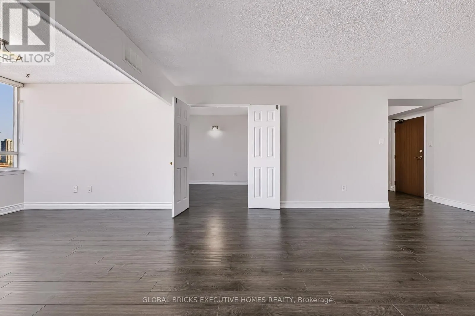 1404 - 5 LISA STREET