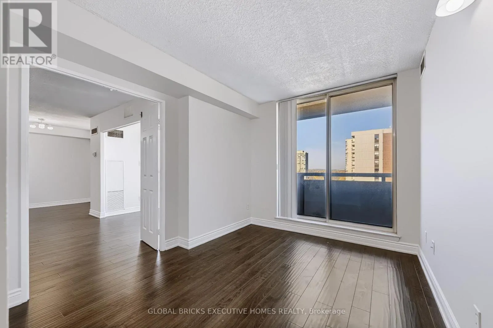 1404 - 5 LISA STREET