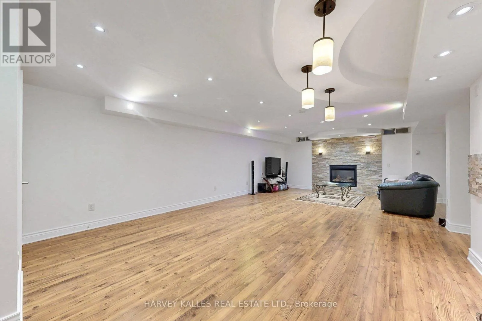 10 CONCORDE DRIVE