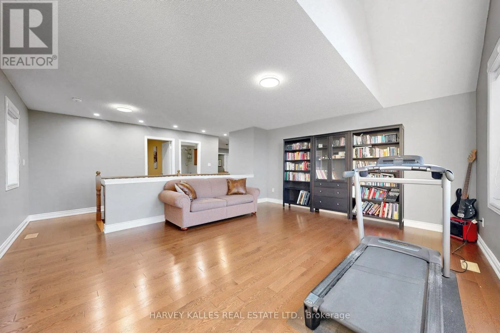 10 CONCORDE DRIVE