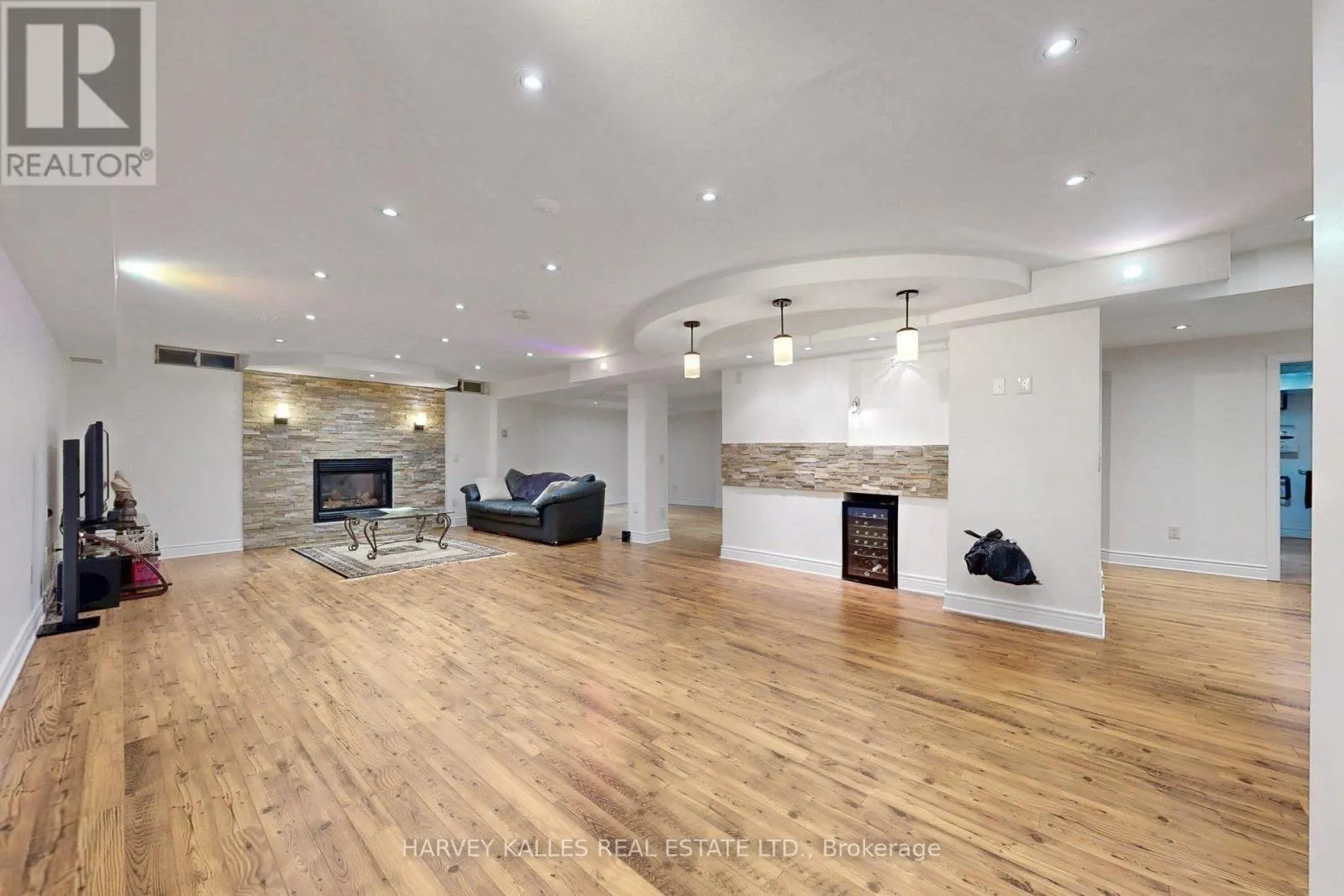 10 CONCORDE DRIVE