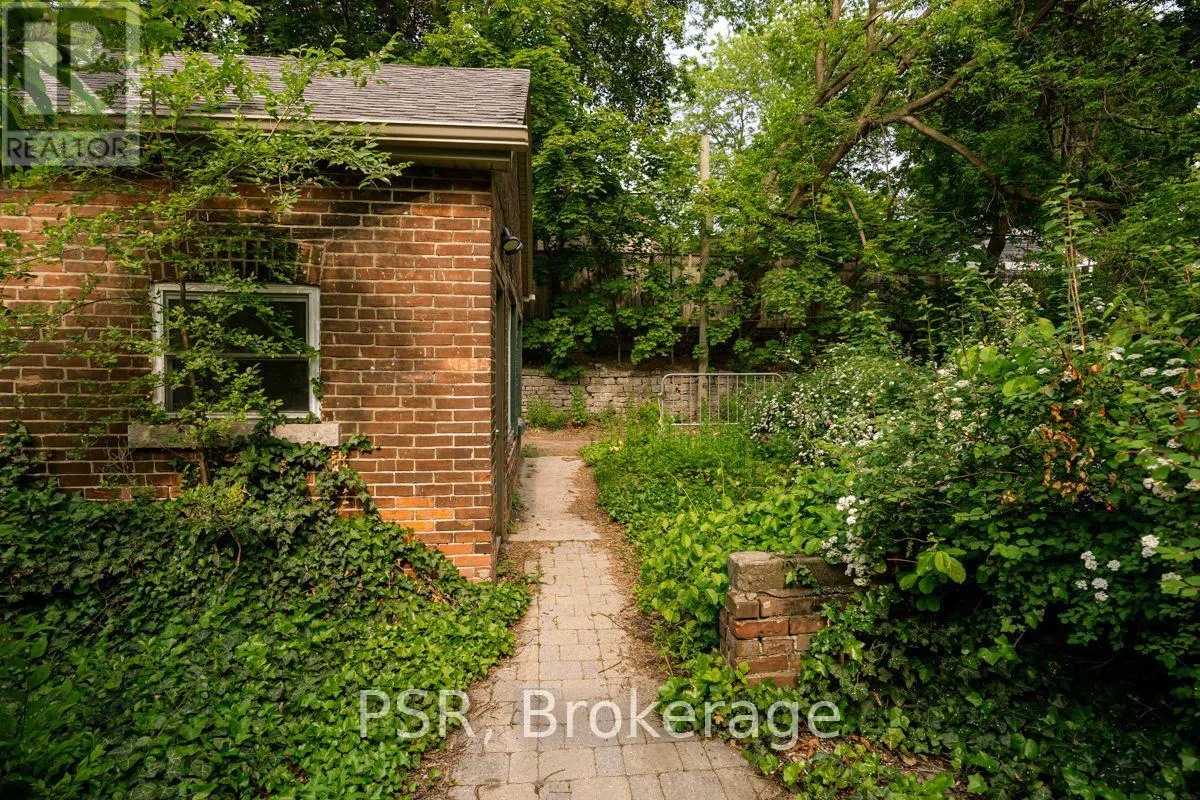2B - 483 PARKSIDE DRIVE