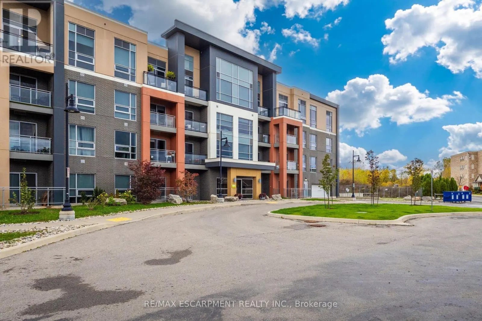 318 - 4040 UPPER MIDDLE ROAD