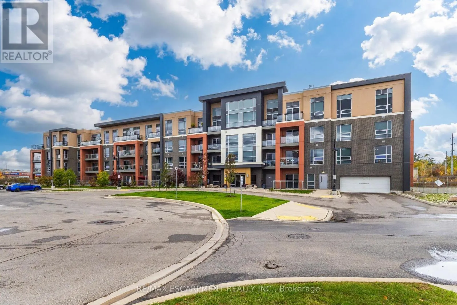 318 - 4040 UPPER MIDDLE ROAD