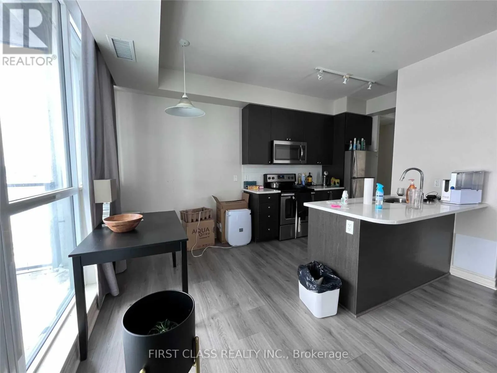 1015 - 339 RATHBURN ROAD W