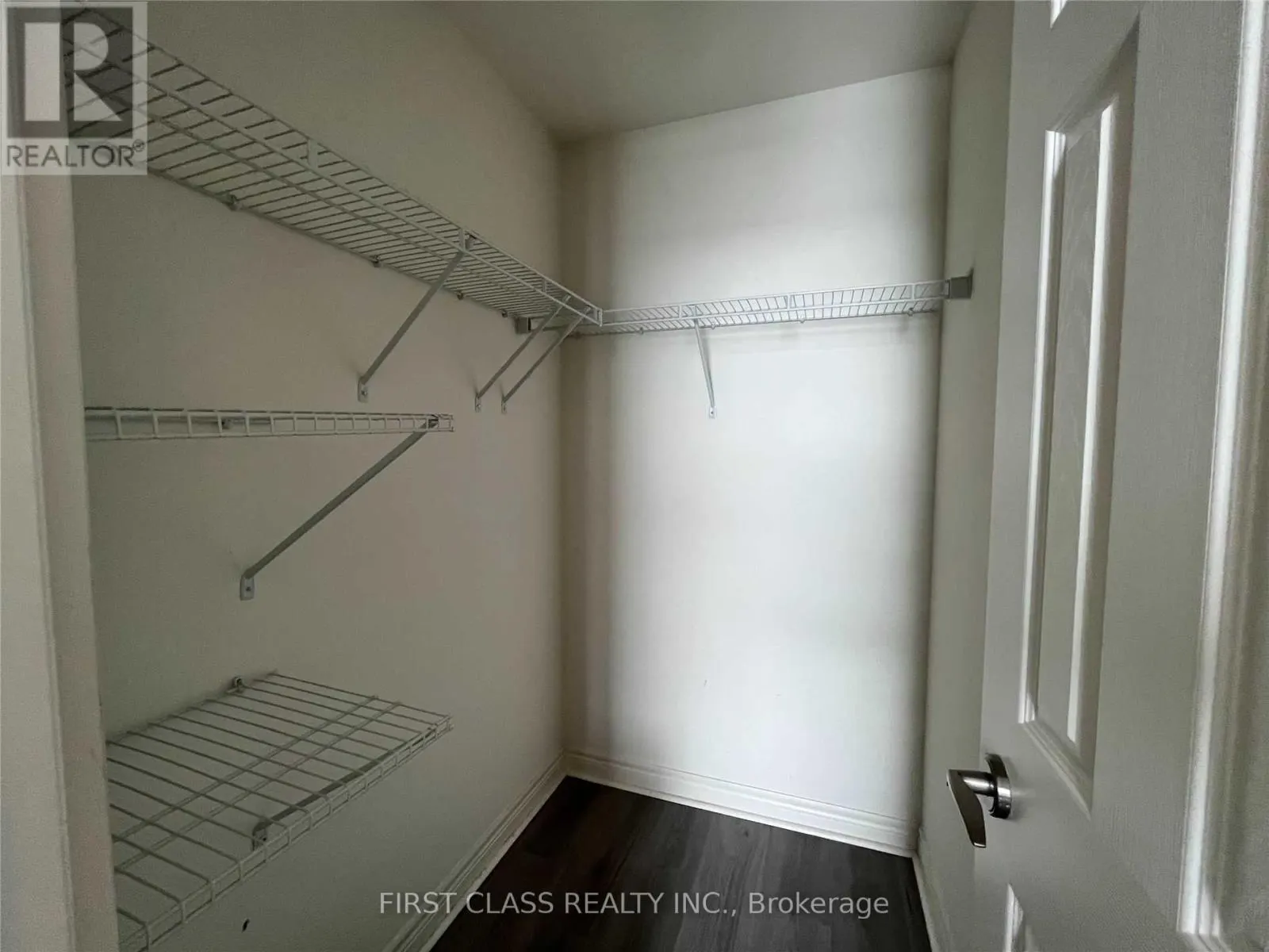 1015 - 339 RATHBURN ROAD W