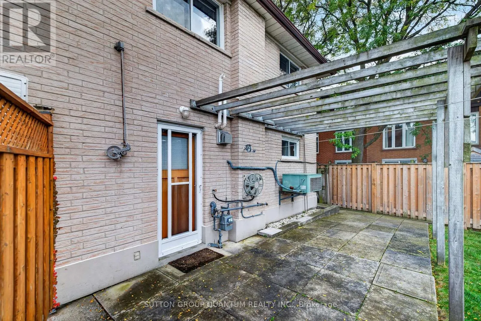 3697 BROOMHILL CRESCENT