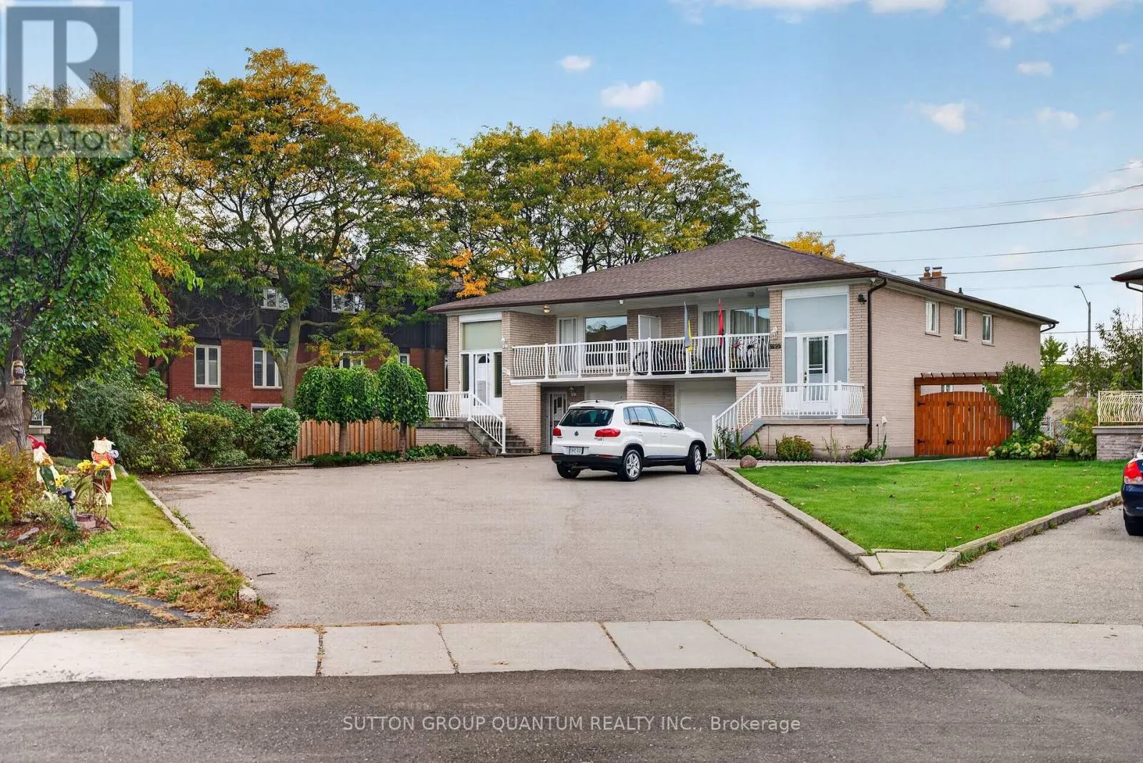 3697 BROOMHILL CRESCENT