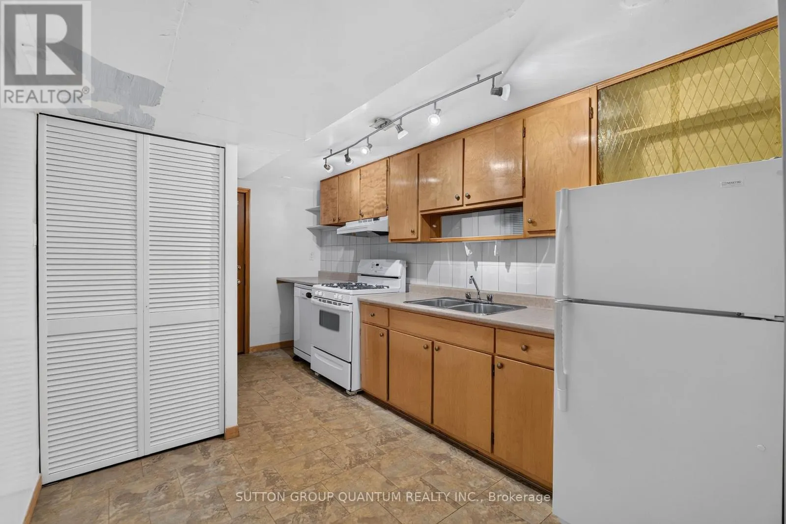 3697 BROOMHILL CRESCENT