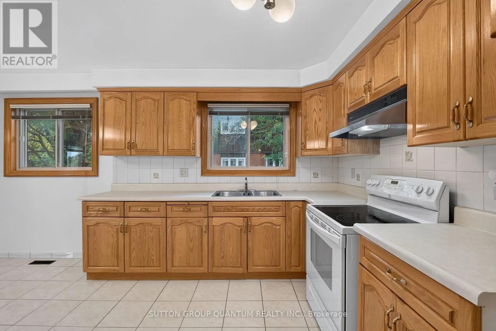 3697 BROOMHILL CRESCENT