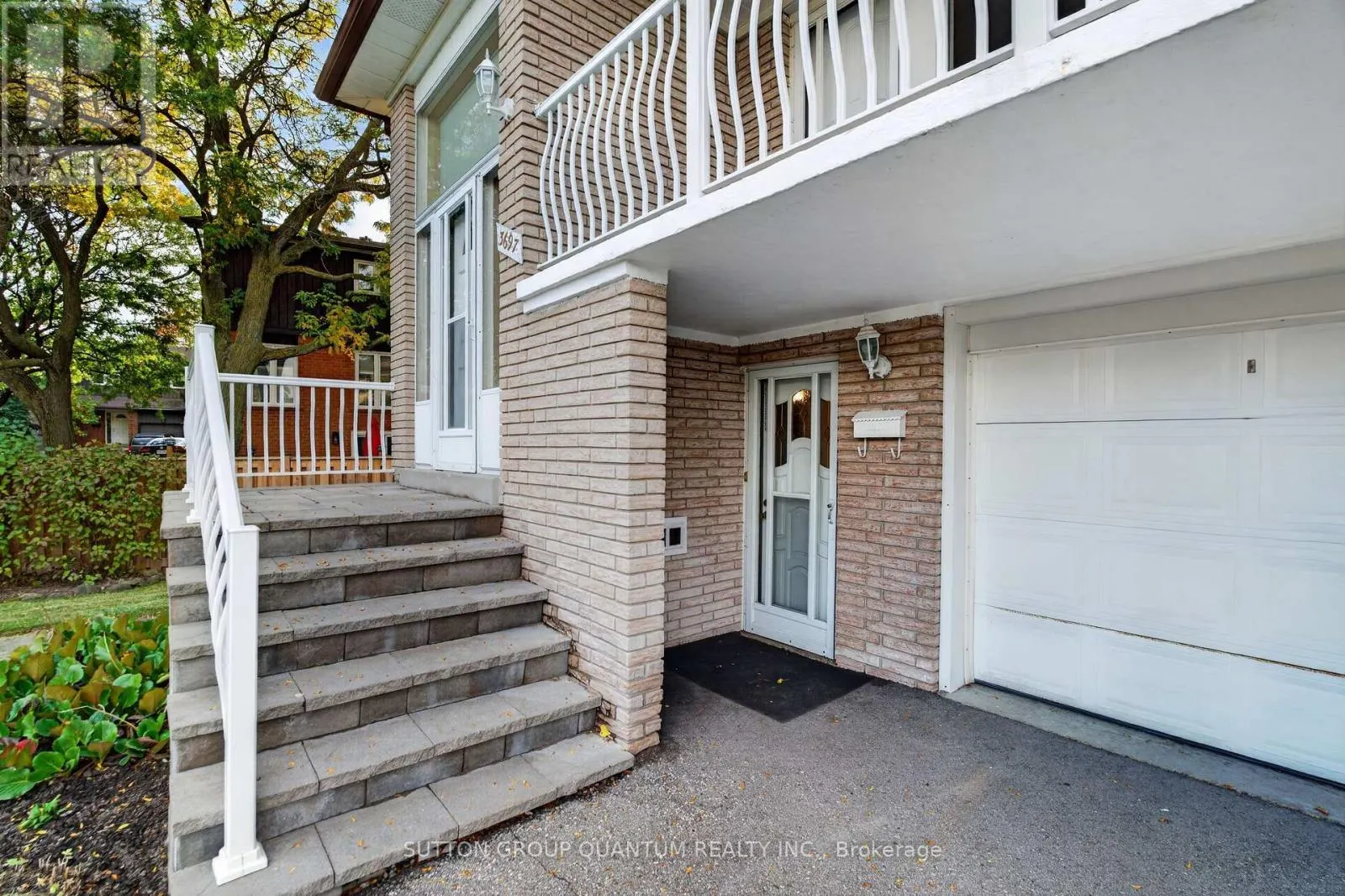 3697 BROOMHILL CRESCENT
