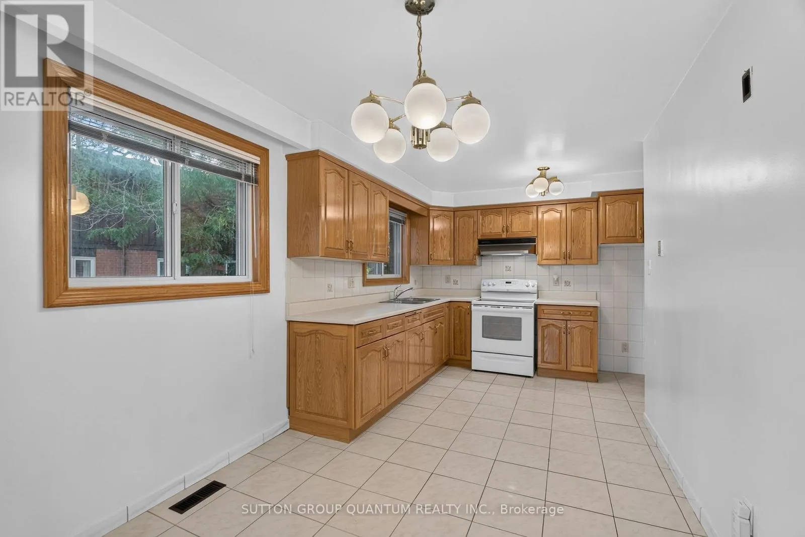 3697 BROOMHILL CRESCENT
